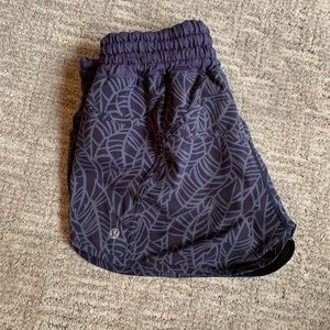 Lululemon Palm Print Tracker Short 4"